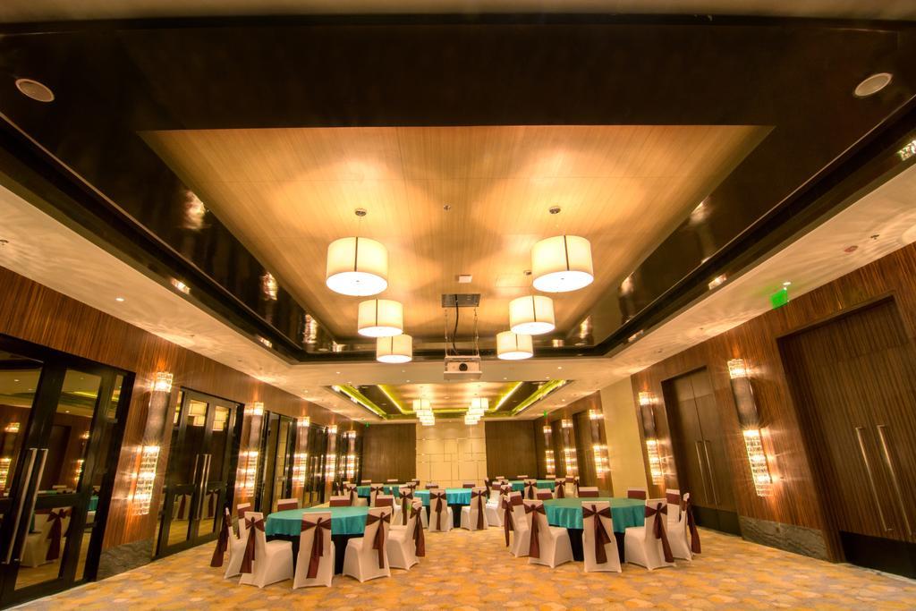 Courtyard By Marriott Bilaspur Ngoại thất bức ảnh