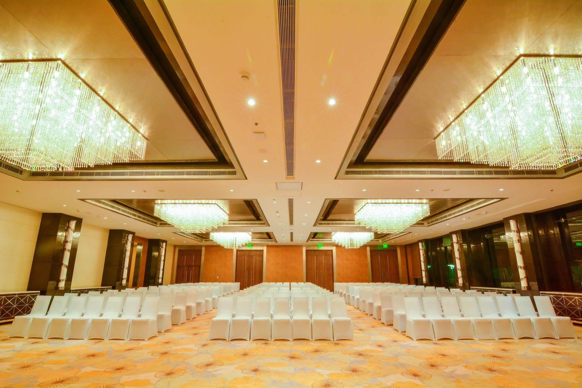 Courtyard By Marriott Bilaspur Ngoại thất bức ảnh