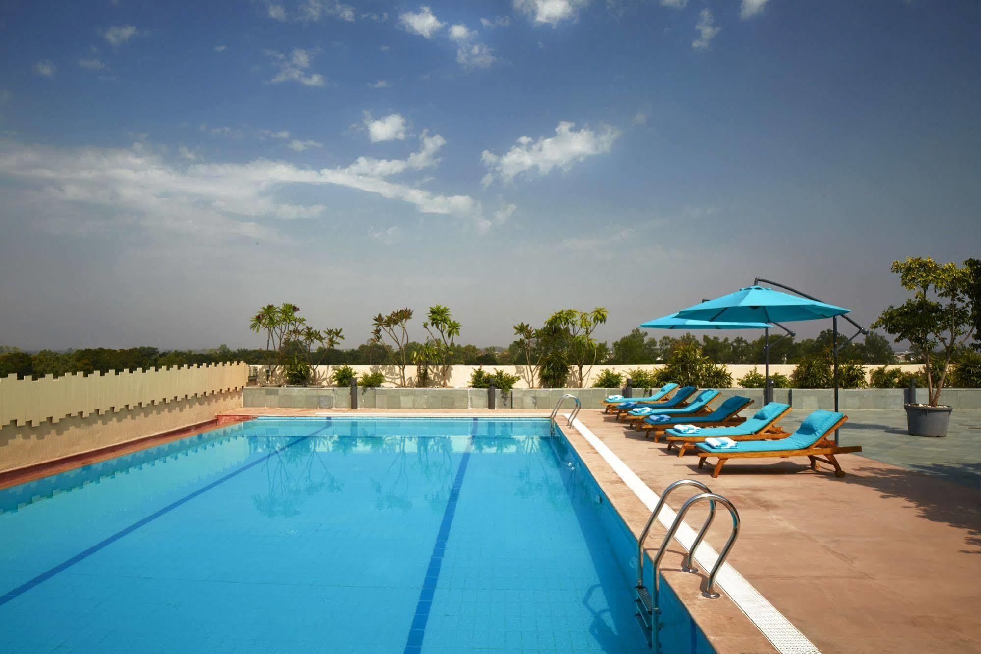Courtyard By Marriott Bilaspur Ngoại thất bức ảnh